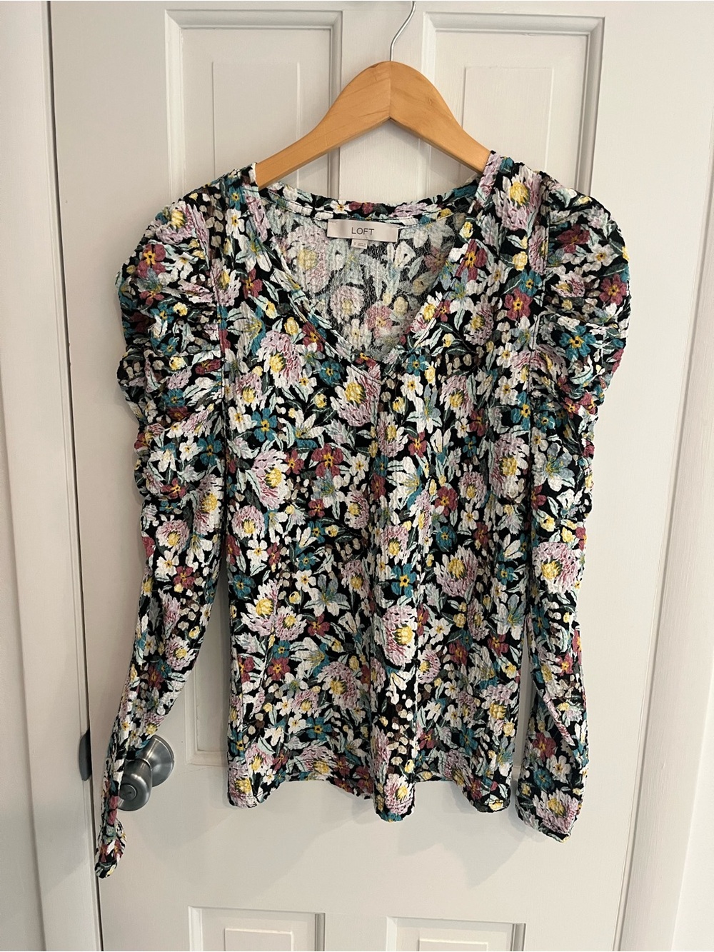 LOFT Floral Shirrred Puff-Sleeve V-Neck Blouse, Size Small